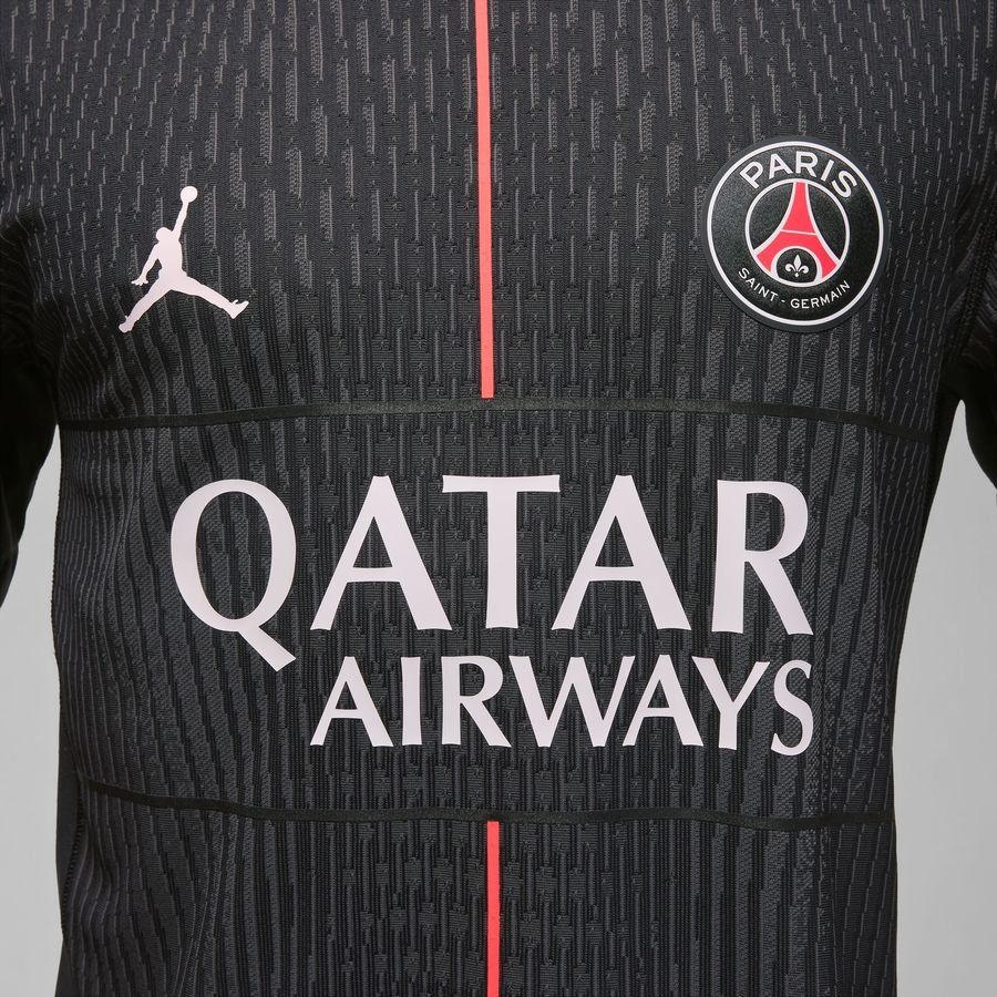 PARIS SAINT-GERMAIN QUATRIÈME MAILLOT 2025/26